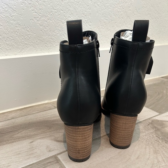 Avenue Mila Ankle Boot - Picture 7 of 9